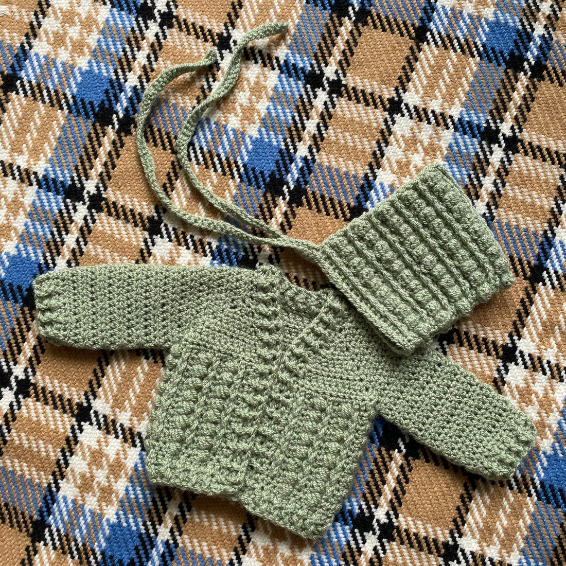 New cardigan for preemies 🥺