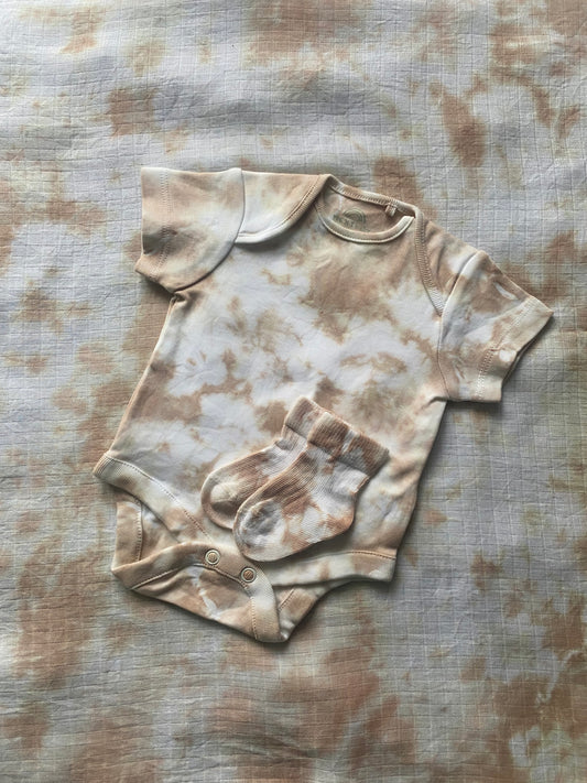 Gorgeous tie dye baby set camel/green