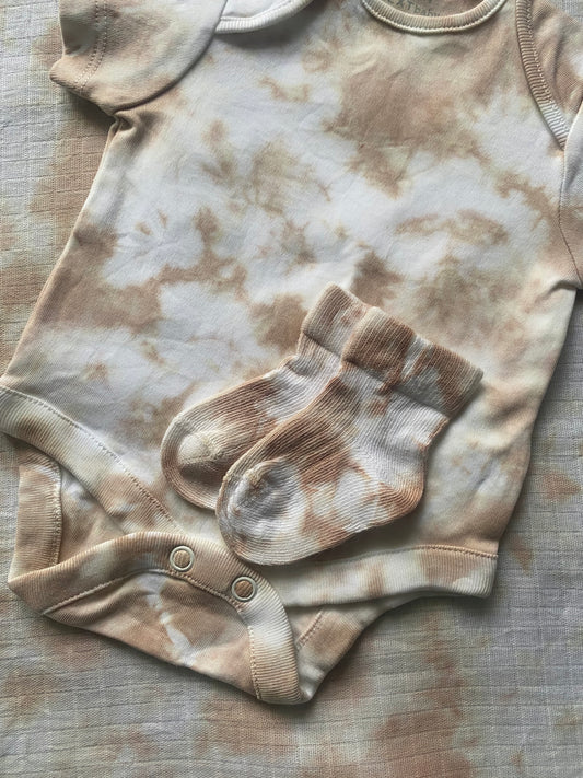 Gorgeous tie dye baby set camel/green