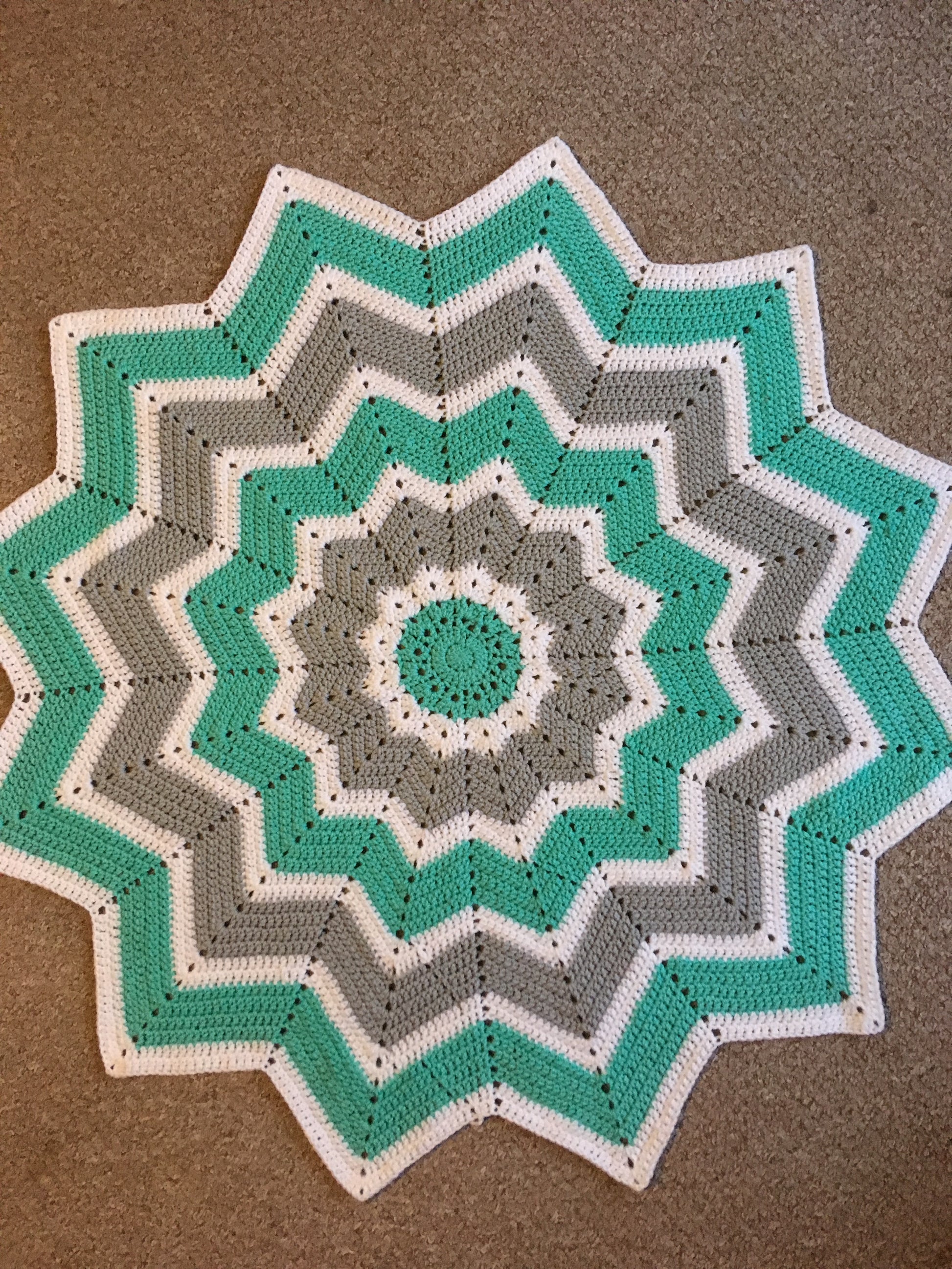 12 Point Star Blanket - Bella Coco Crochet